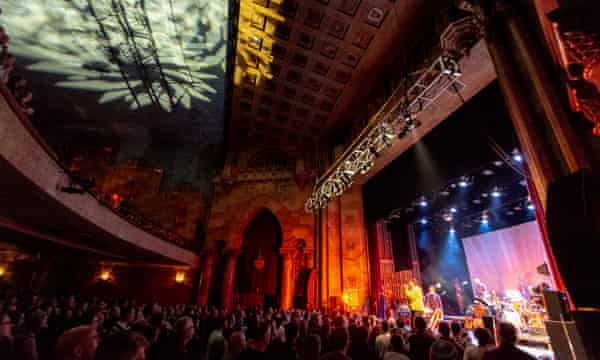 밴드 무대에서의 상태를 극장,이타카,미국