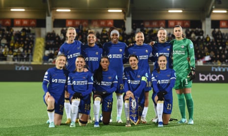 Chelsea players pose for a team photo prior to the UEFA Women's Champions League group stage match against Häcken.