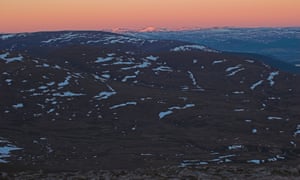 (
Search continues for couple missing in Cairngorms
)