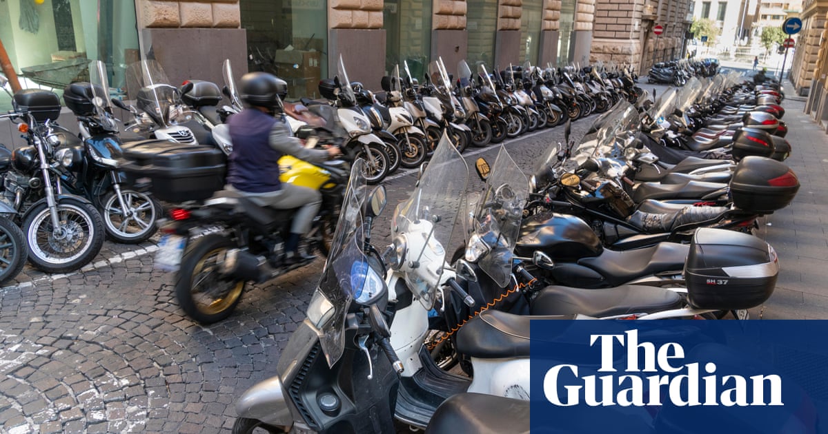 Italian police arrest 24 suspected mafiosi over Naples parking protection racket