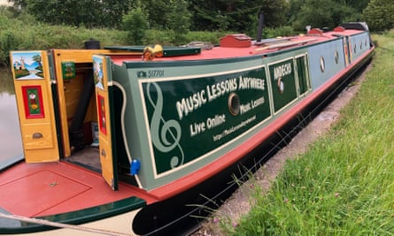 Andechs narrowboat which runs an online music school.