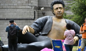 Onlookers google at Goldblum’s low-slung trousers and single nipple. The statue, which was commissioned by NOW TV to mark the 25th anniversary of the release of Jurassic Park, weighs 150kg, took six weeks to make and will remain in place by Tower Bridge until the end of July.