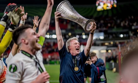 David Moyes lifts the Conference League trophy