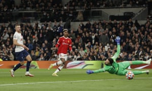 Marcus Rashford scores Manr United’s third goal.