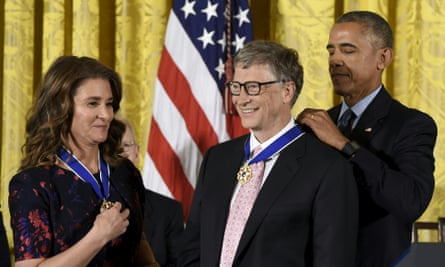 Bill and Melinda Gates receive the Presidential Medal of Freedom from Barack Obama, 2016.