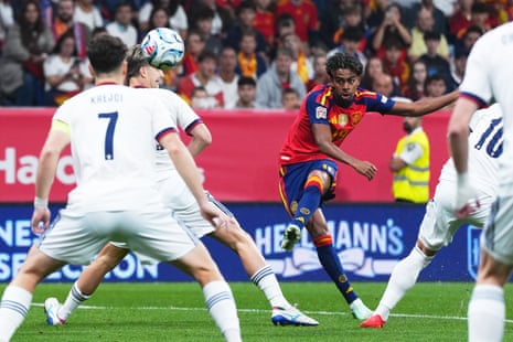 A class finish from Lamine Yamal puts Spain ahead.