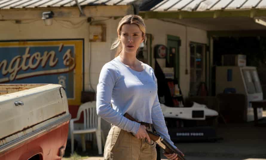 Betty Gilpin in La Chasse.