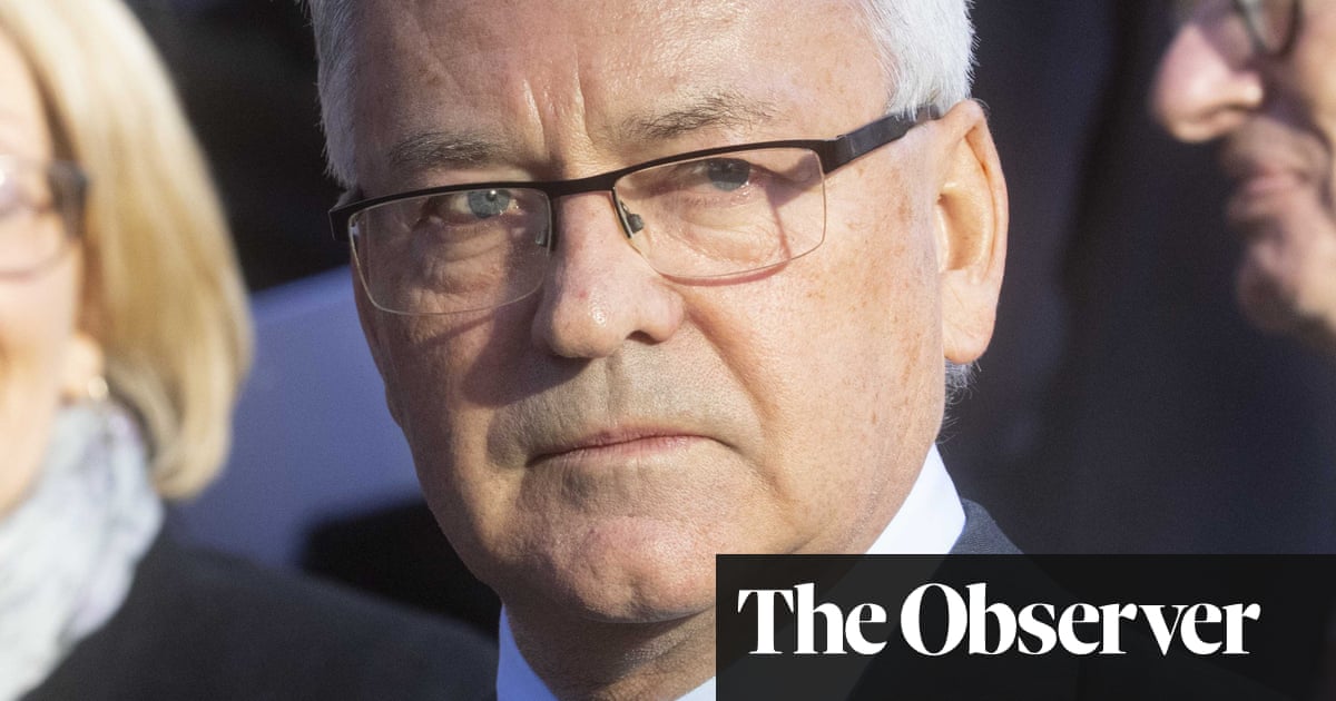 Ex-minister who warned on sanctions works for oil trader linked to Russia