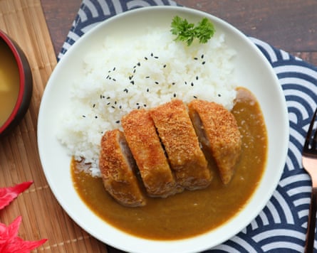A bowl of white rice and Japanese katsu curry.