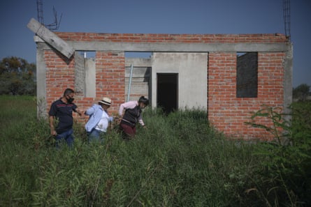 Guadalupe Ayala, local human rights activist Guadalupe Aguilar and a bodyguard during the search of a clandestine cemetery.