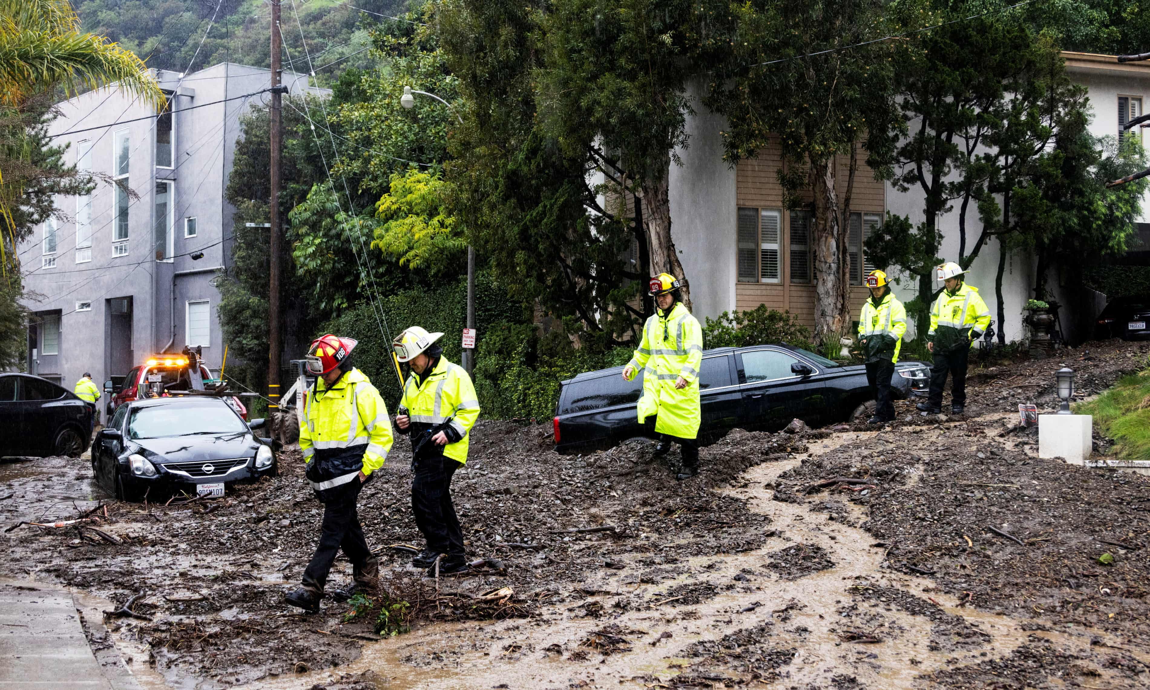 California storms ease leaving threat of more flooding and possible landslides (theguardian.com)
