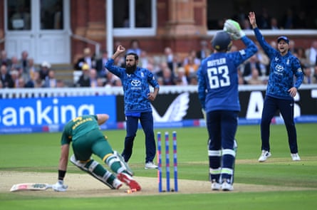 Adil Rashid bowling against South Africa.