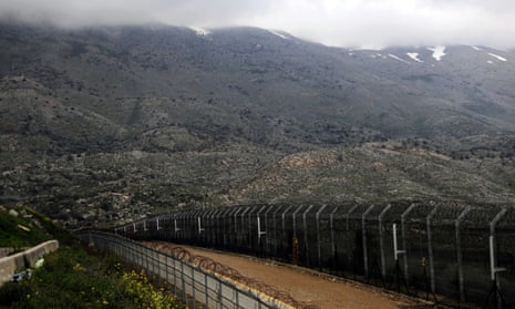 the fence line separating israel and syria in the golan heights