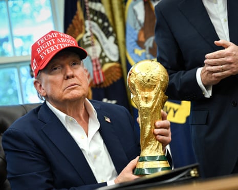 Chương trình mới nhất của Infantino tại Phòng Bầu dục nhắc nhở chúng ta rằng Trump sẽ không thể tránh khỏi tại World Cup 2026 | World Cup 2026 | The Guardian