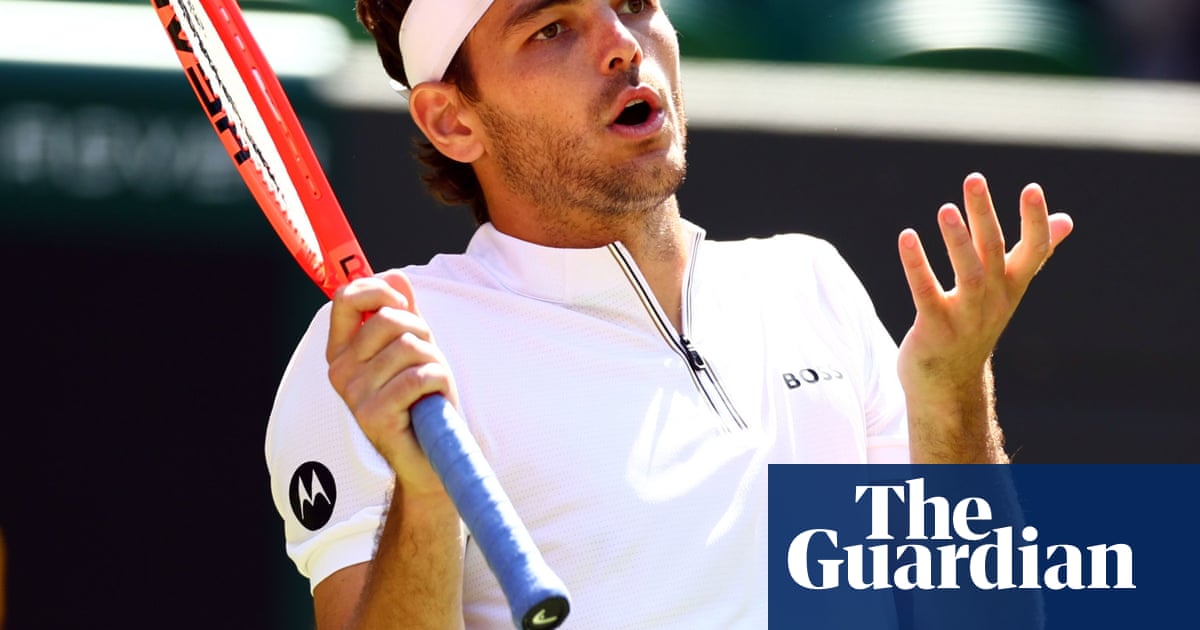 Wimbledon's electronic line-calling woes continue as boos greet latest malfunction