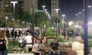 A buzzing New Boulevard at night.
