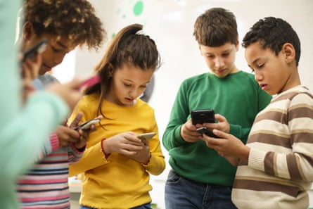 kids on phones