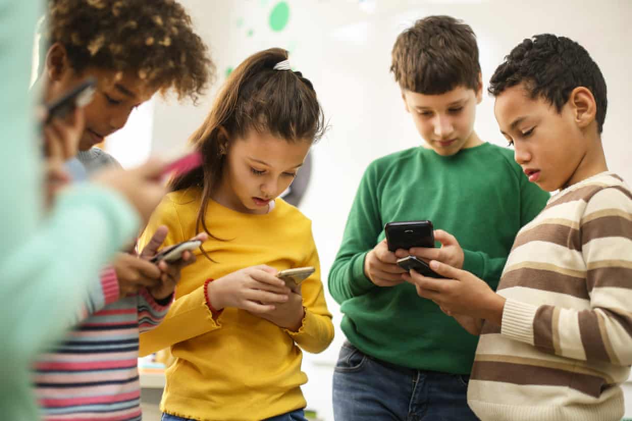 kids on phones