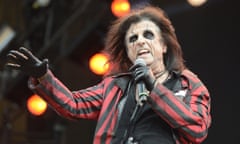 Alice Cooper ... imminent beheading just out of shot