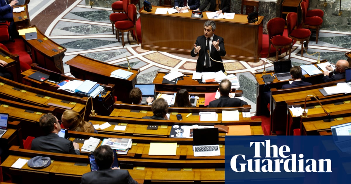 Противоречивият законопроект има за цел да въведе задължителни езикови тестове