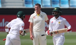 Australiaâs Peter Siddle watches as Pakistan stack up the runs