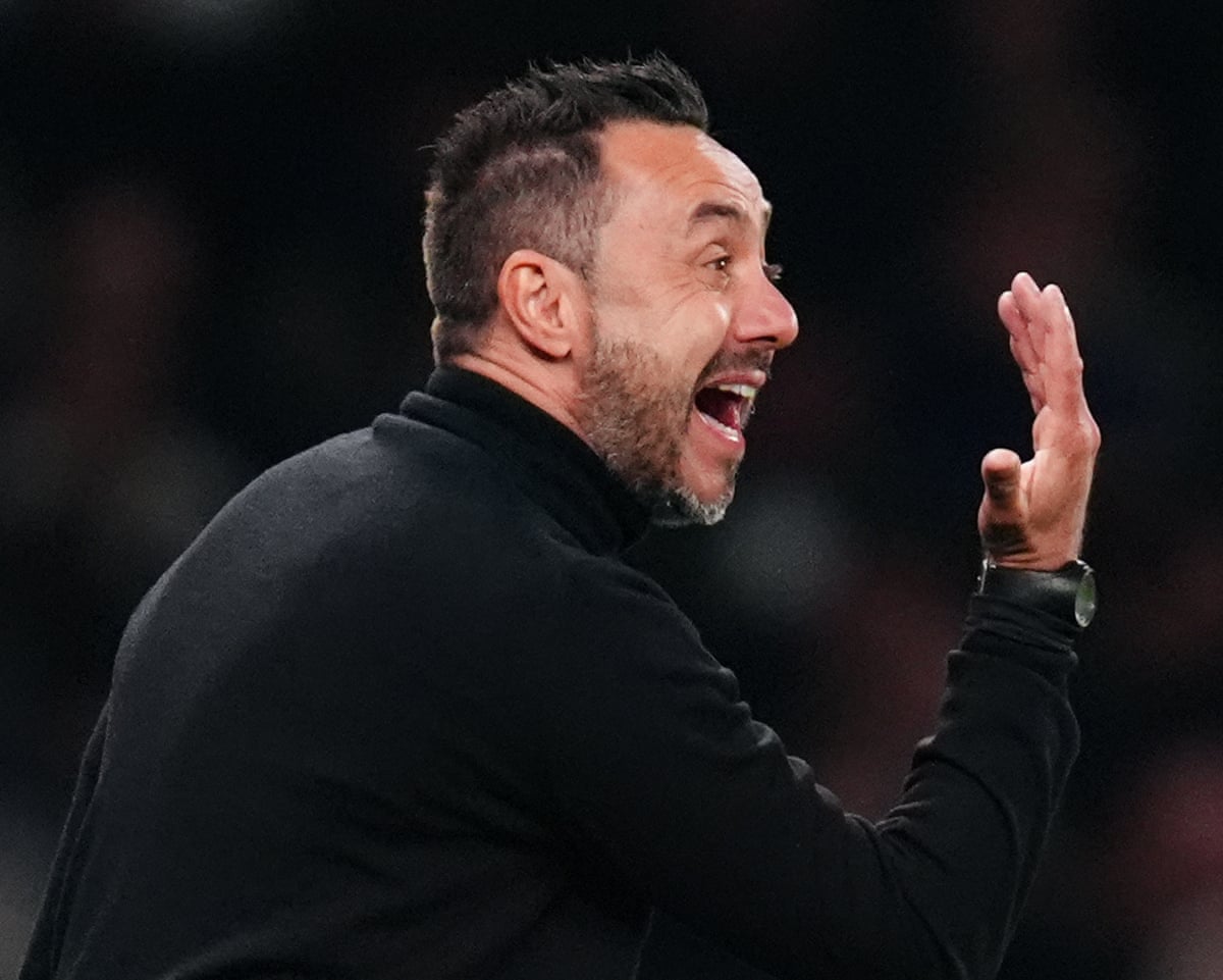 Tottenham head coach Roberto De Zerbi in the October 2026 build-up to Chelsea