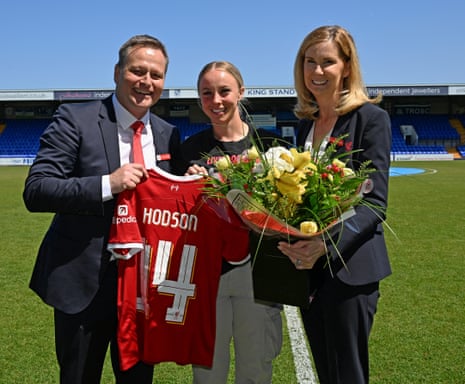 Ashley Hodson (tengah) meninggalkan Liverpool dengan status bebas transfer sebagai pemegang rekor penampilan klub di era profesional, setelah bermain dalam 135 pertandingan sejak debutnya pada tahun 2014.