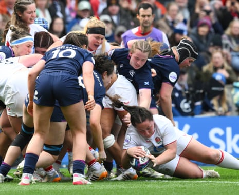 Amy Cokayne scores a try