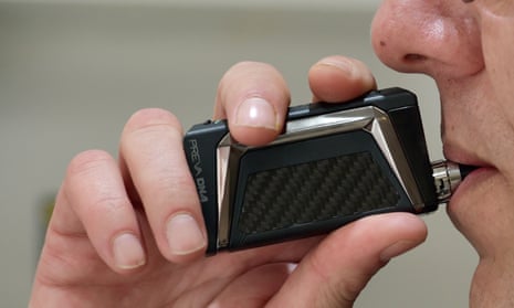 Call to ban vaping for young Australians after review concludes it causes 'acute lung injury' | Vaping | The Guardian Call to ban vaping for young Australians after review concludes it causes 'acute lung injury' | Vaping | The Guardian
