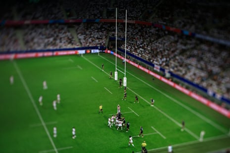 Players fighting for the ball in a line out.