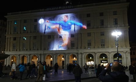 An image of Gianluca Vialli is projected onto a building in Genoa.