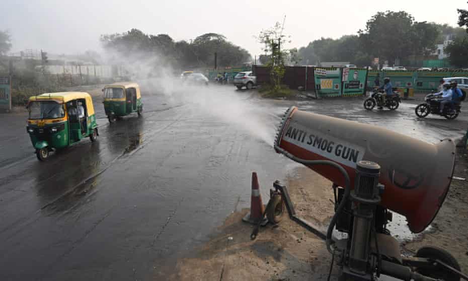 Soaring pollution has Delhi considering full weekend lockdown | India | The Guardian