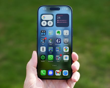 The home screen of an iPhone 17 Pro.