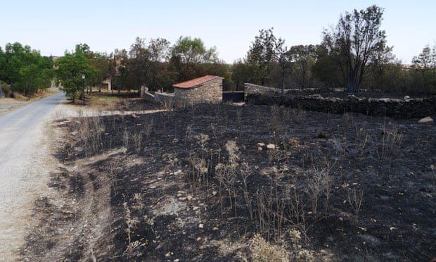 Torre Val de San Pedro, después de que un incendio destruyera el pueblo.