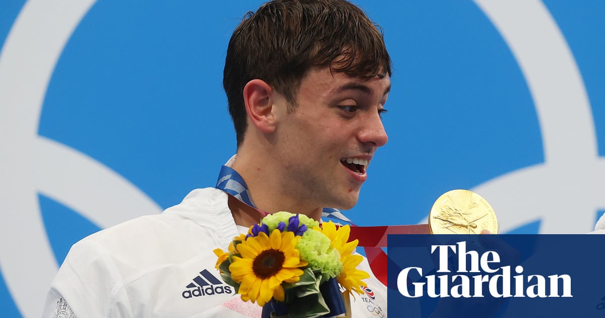 Tom Daley knits a tea-cosy holder to keep his gold medal safe from scratches