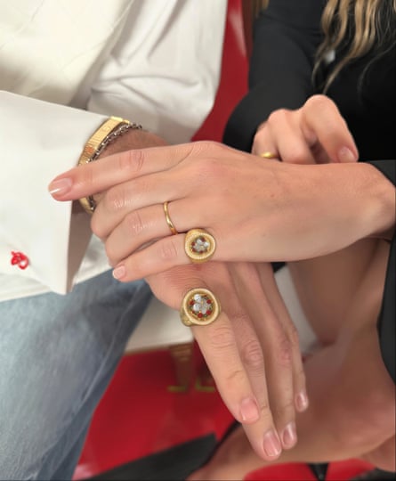 Wuther rings … the gifts exchanged by Robbie and Elordi.