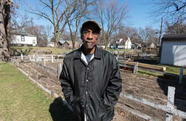 Alphonso Washington : 'Les usines se gèrent presque toutes seules maintenant. Elles ont des grues robotisées, donc elles n'ont pas besoin de grutiers comme moi.'