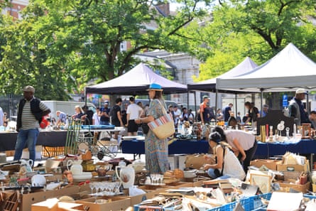 Jeu de Balle flea market.