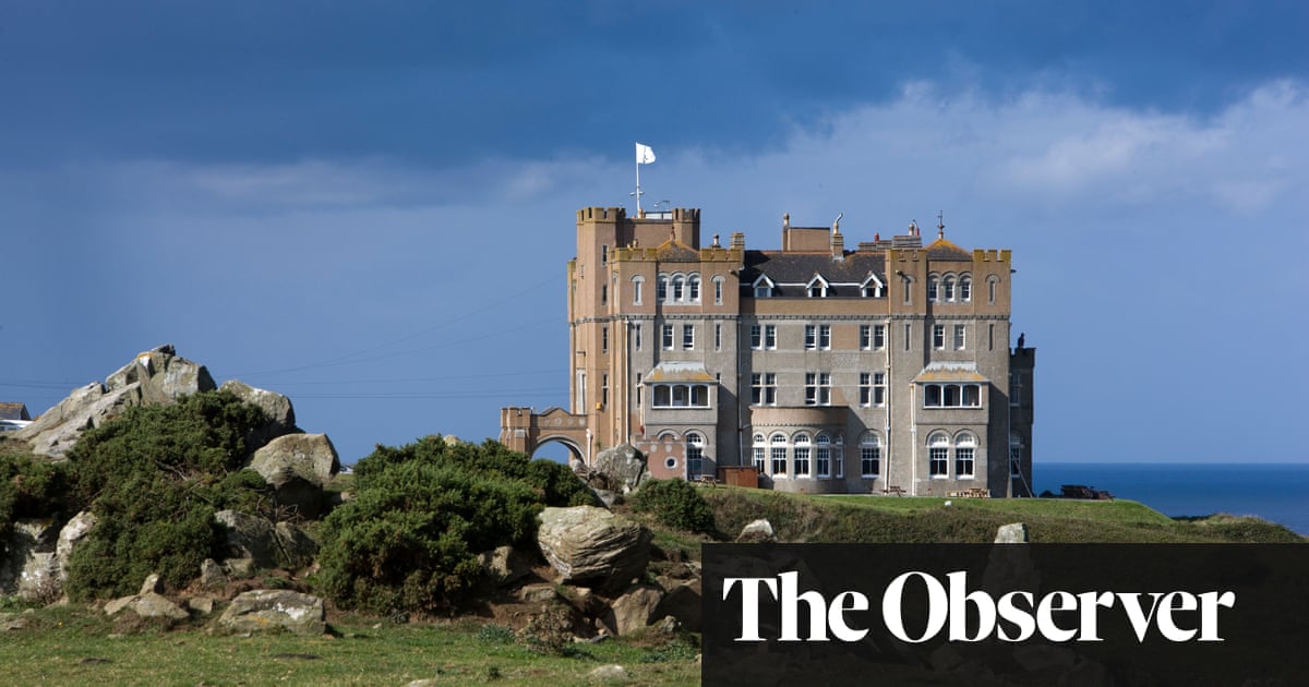 Fan of Trump and Farage raises far-right ‘Q’ flag at his Cornish castle