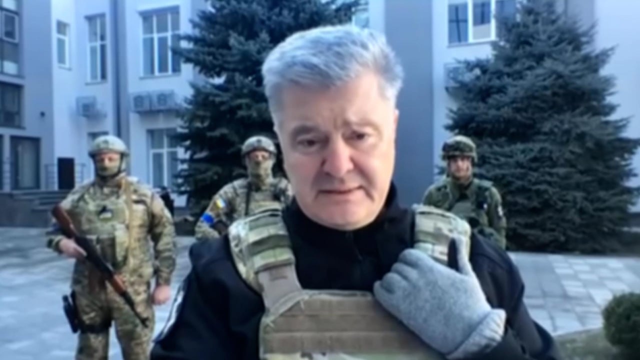 Ex-Ukraine president asks Boris Johnson not to compare war with Brexit – video | World news | The Guardian