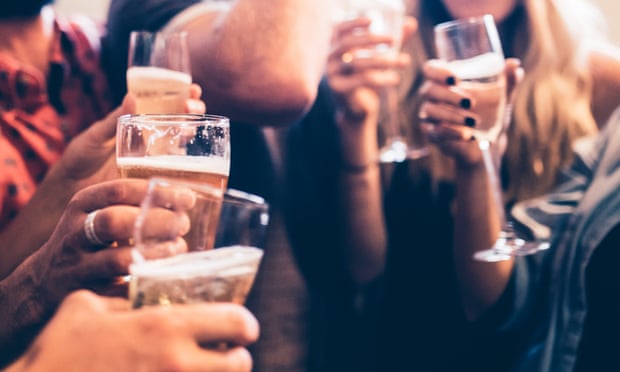 Researchers at the University of Glasgow and Glasgow Caledonian University examined how the media report women’s and men’s drinking habits.