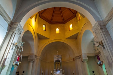 نمای داخلی کلیسای سنت آنتونی پادوآ