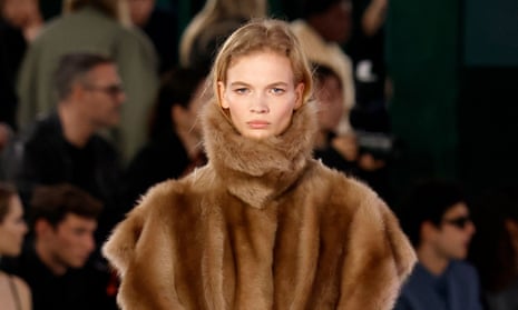 Leaderless Gucci harks back to glamorous 60s and sexy 90s in Milan | Fashion | The Guardian Leaderless Gucci harks back to glamorous 60s and sexy 90s in Milan | Fashion | The Guardian