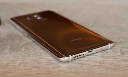 Pelgrim Wie microscoop Huawei Mate 10 Pro review: say hello to two-day battery life | Huawei | The  Guardian