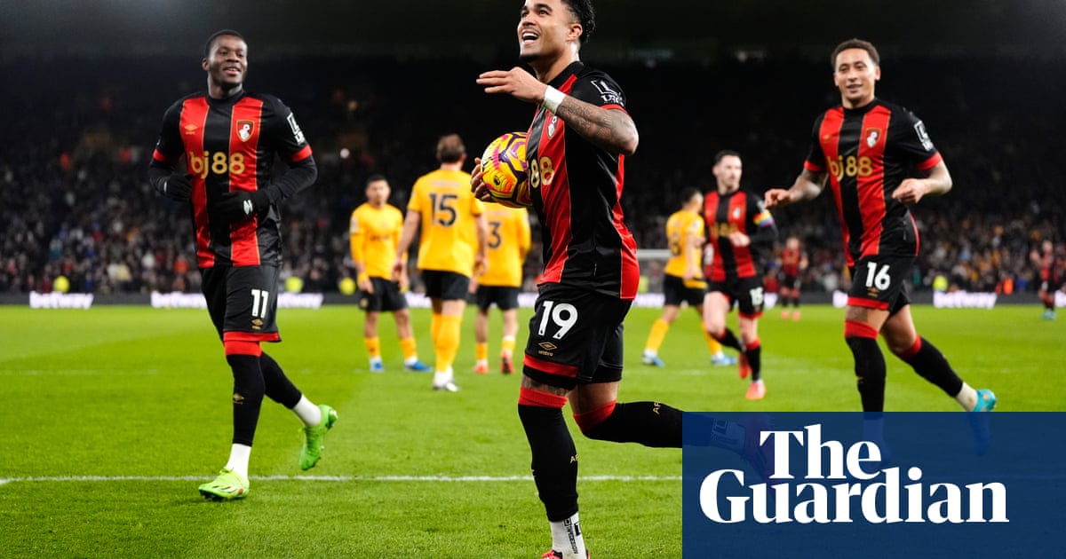 Justin Kluivert’s penalty hat-trick for Bournemouth halts Wolves resurgence Justin Kluivert’s penalty hat-trick for Bournemouth halts Wolves resurgence
