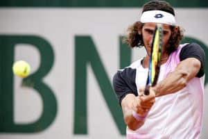 Lloyd Harris bings a backhand to Cameron Norrie.