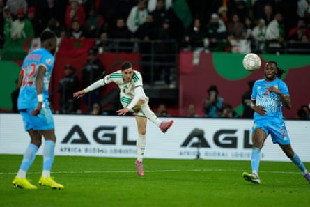 Adil Boulbina lets fly for what proved to be Algeria’s winner