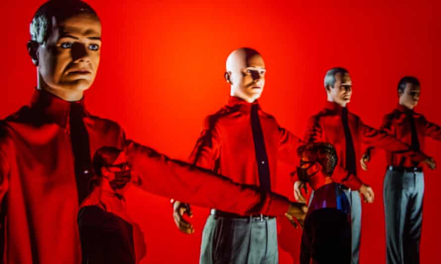 Electronic music pioneers Kraftwerk are celebrated in a 3D video of their 2017 tour.