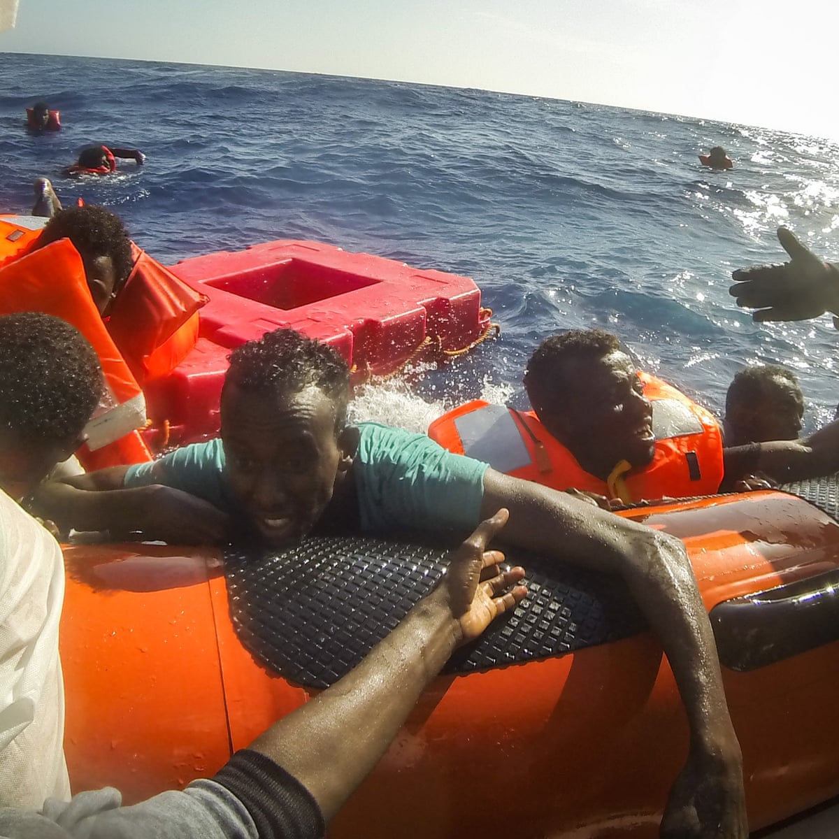 Far Right Raises 50 000 To Target Boats On Refugee Rescue Missions In Med Refugees The Guardian