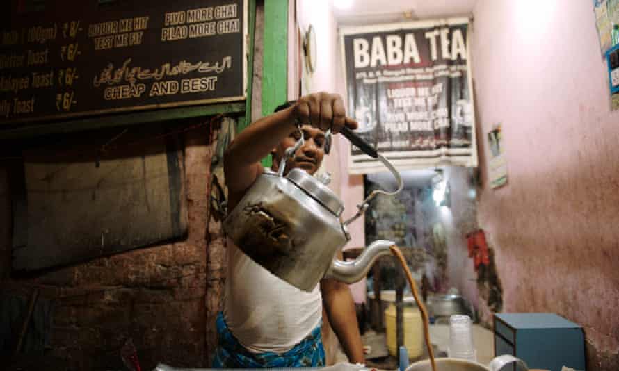 A tea stall stopoff on one of Calcutta Walks’s guided city tours, Kolkata, India